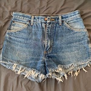 Wrangler High wasted shorts!